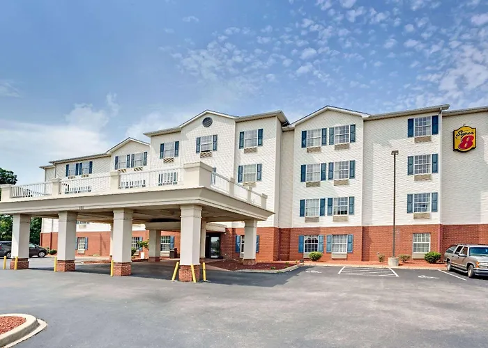 Super 8 By Wyndham Louisville/Expo Center